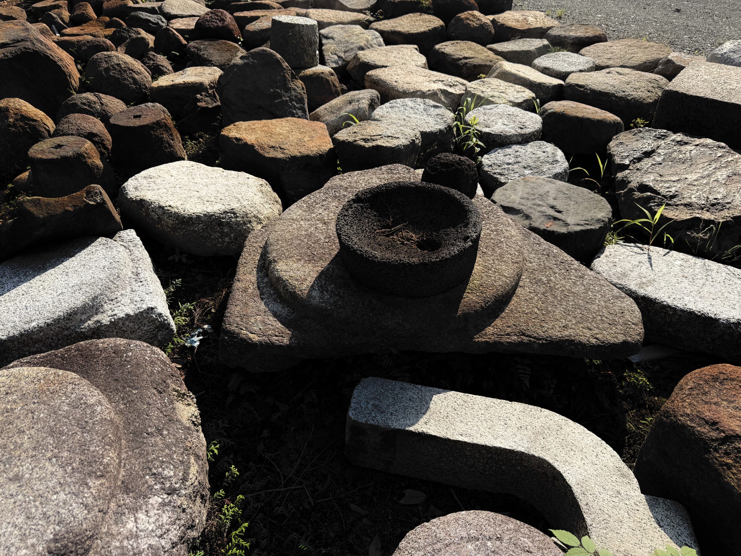 庭伽藍石の在庫 | 洛西ガーデン｜京都｜坪庭から 大規模寺院まで 様々